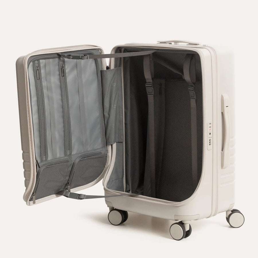 Getaway 24" Check-in: Side-Opening