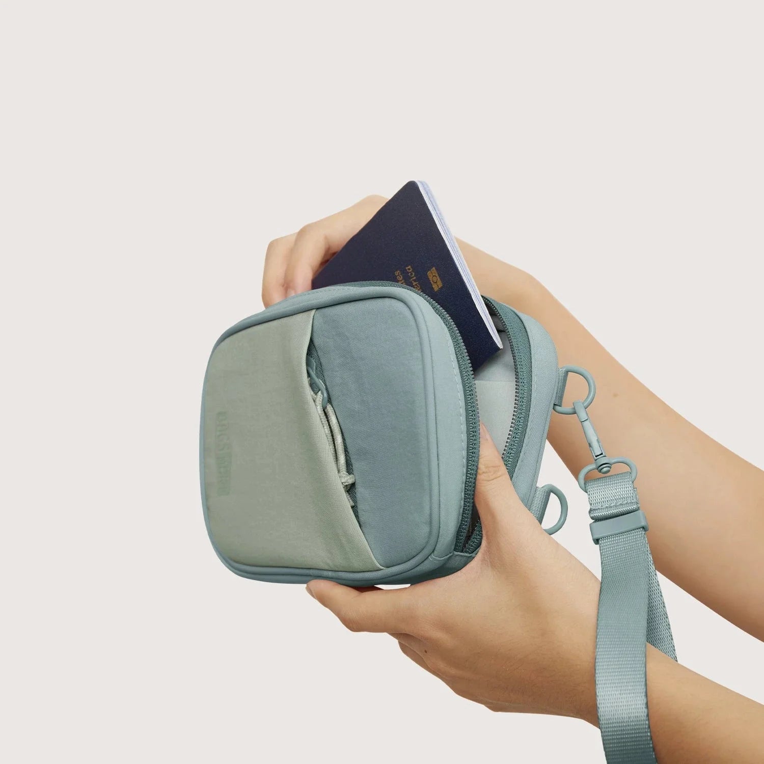 Crush Passport Holder BAGSMART