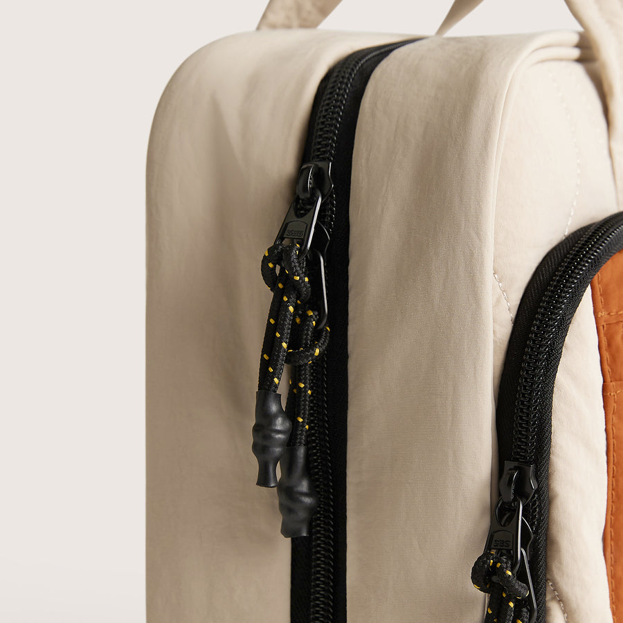 Paz Hanging Toiletry Bag